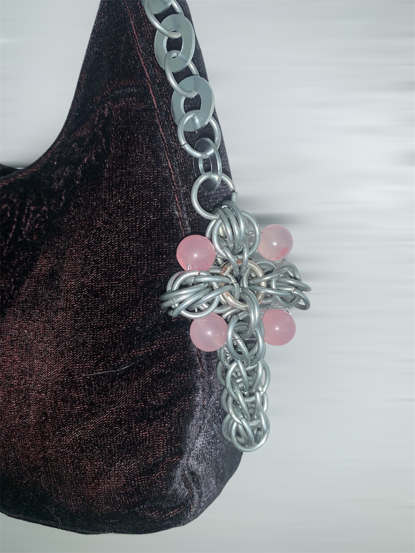 Charm : croix perse perlée