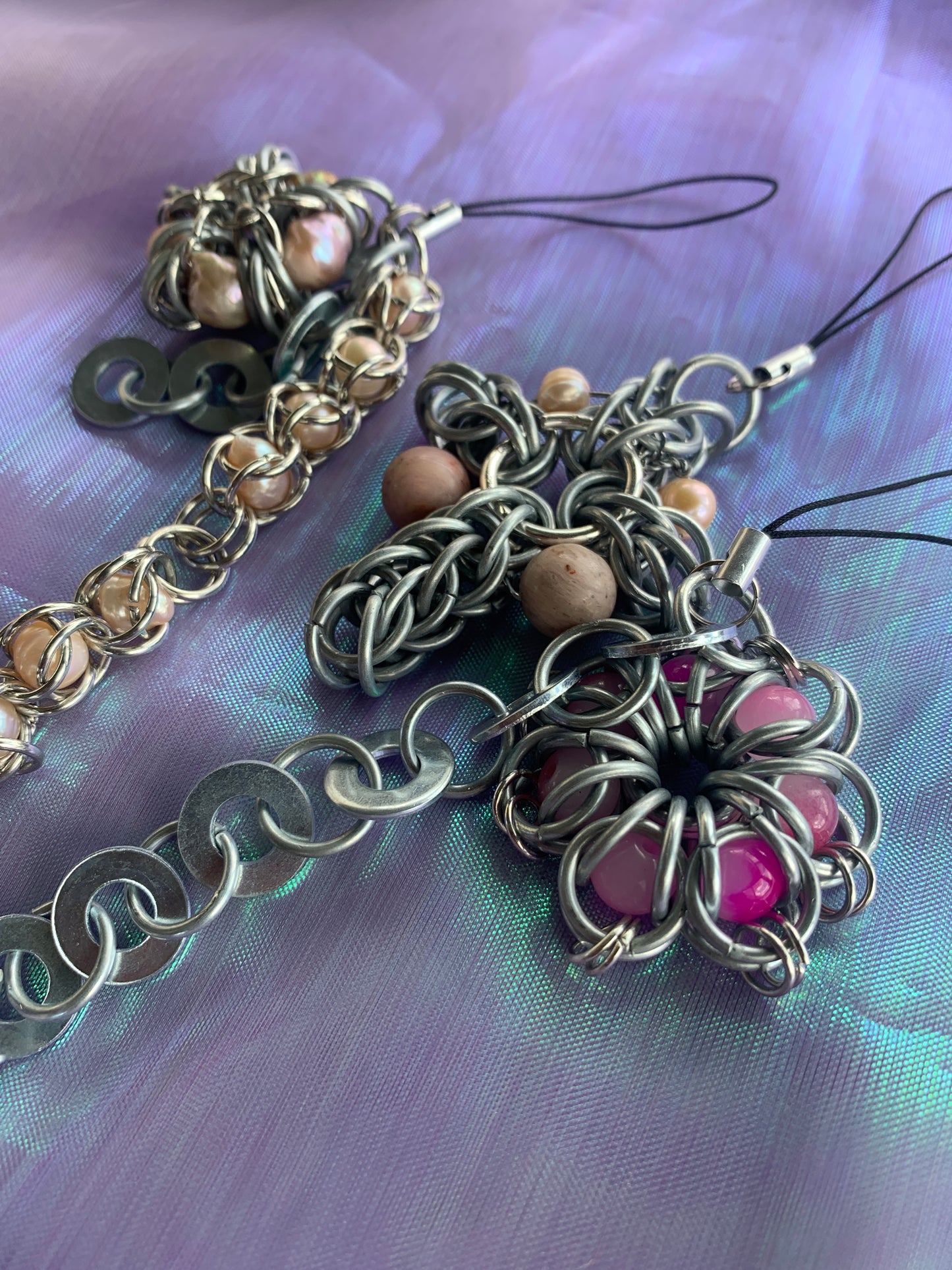 Telephone charms : perles nacrées