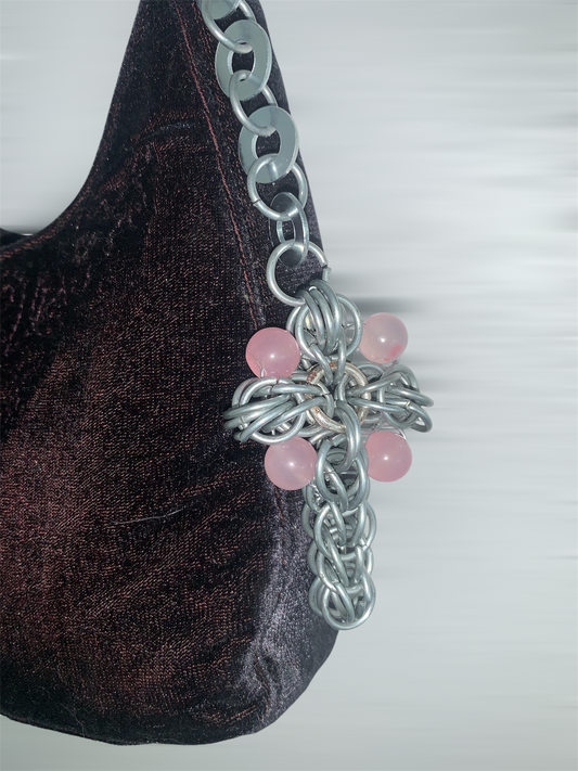 Charm : croix perse perlée