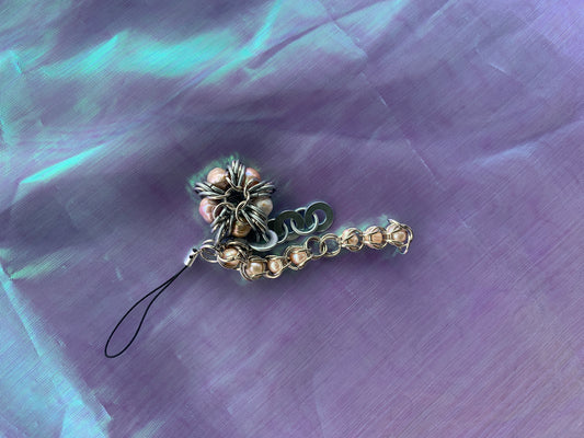 Telephone charms  : perles nacrées