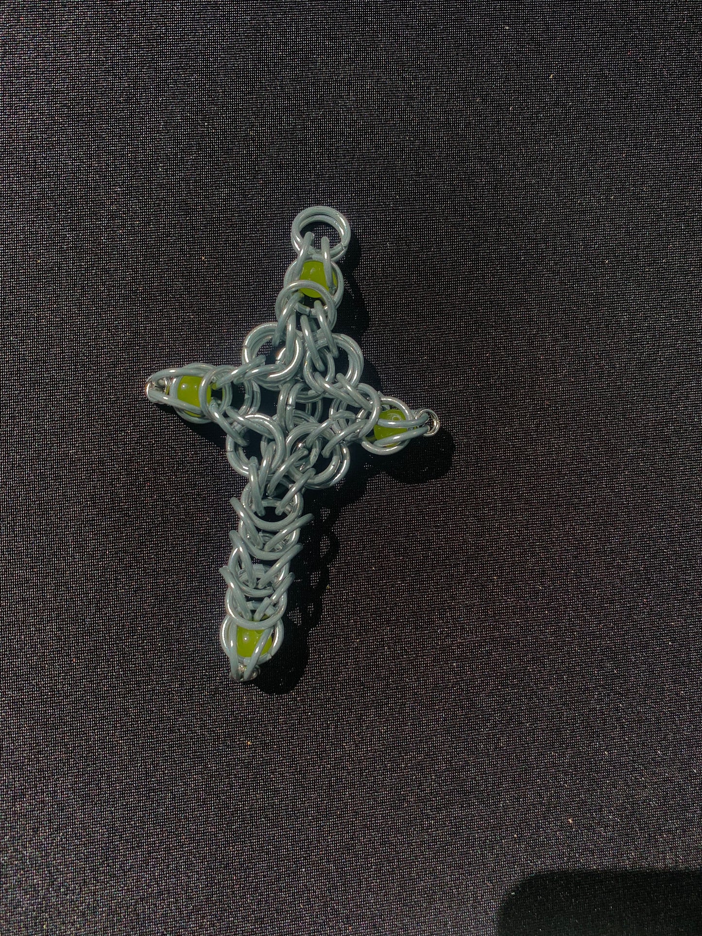 Croix perlée